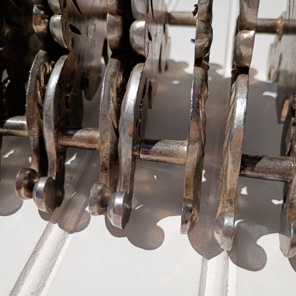 Silverplate Knife Rest SET OF 8 Silver Plated Neoclassical Fleur de Lis Vintage - Picture 6 of 11